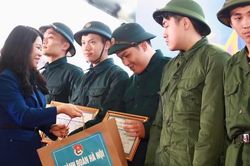 Hà Nội: Gặp mặt thanh niên tình nguyện lên đường nhập ngũ