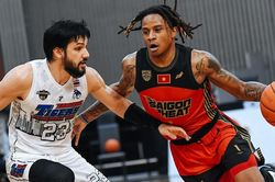 Chênh lệch đội hình chính phụ, Saigon Heat thắng dễ Bangkok Tigers