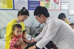 Bác sĩ khuyến cáo các việc cần làm để phòng bệnh cho trẻ mùa nồm ẩm