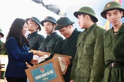 737 thanh niên ở Hà Nội có trình độ đại học, cao đẳng lên đường nhập ngũ