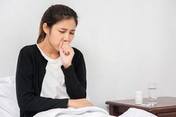 Vì sao viêm họng tái đi tái lại?