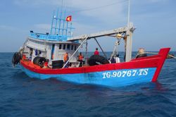 Cảnh sát biển vùng 4 liên tiếp bắt giữ tàu vận chuyển dầu DO trái phép