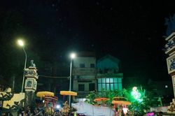 Người dân chen chân xem rước 'ông lợn' ở ngoại thành Hà Nội
