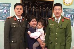 Công an TP Lào Cai tìm gia đình cho cháu bé đi lạc tại Đền Thượng