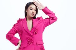Mai Ngô tung bộ ảnh mới và 'khoe' dự án ở làng nhạc