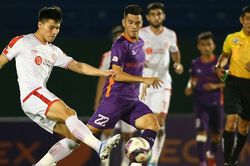 Tiến Linh phải hy sinh cho Rimario ở B.Bình Dương