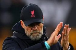 Liverpool thảm bại trước Wolves, Jurgen Klopp muối mặt xin lỗi