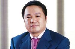 Tỷ phú Hồ Hùng Anh 'bốc hơi' 700 triệu USD, lương nhân viên cao nhất hệ thống