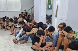 Bắt 46 thanh niên mang hung khí 'bom xăng' đi hỗn chiến