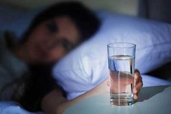 Vì sao nói uống nước trước khi đi ngủ là bạn đang tự giết hại chính cơ thể mình?