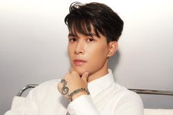 Loạt ảnh chứng minh nhan sắc 'đẹp từ tấm bé' của Anh Tú