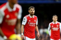 Arsenal, thành bại tại tuyến giữa