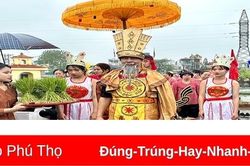 Sôi nổi Lễ hội Vua Hùng dạy dân cấy lúa