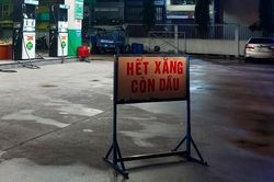Vẫn còn 'điệp khúc' thiếu xăng dầu