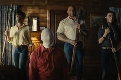 'Knock at the Cabin' truất ngôi 'Avatar' tại phòng vé