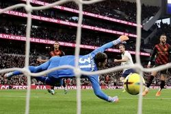 Harry Kane ghi bàn thứ 200 Premier League, giúp Tottenham nhấn chìm Man City