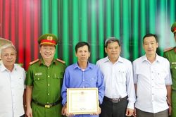 TP Sa Đéc: Khen thưởng 2 tấm gương không tham của rơi
