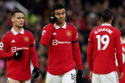 David De Gea lo cho hàng tiền vệ khi Man.United tập sống thiếu Casemiro