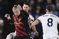 HLV Man City Guardiola 'chê' Haaland sau trận thua Tottenham