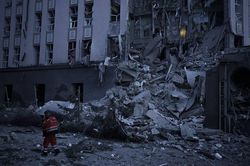 Tổng thống Ukraine thừa nhận tình thế tiền tuyến ngày càng khó khăn