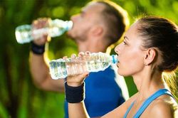 Uống nước đúng cách giúp giảm cân, loại bỏ độc tố