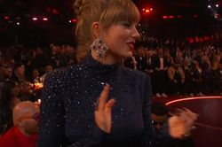 Hành động của Taylor Swift khi tình cũ Harry Styles lên nhận giải tại GRAMMY 2023