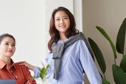 Đến nhà chị dâu, nhìn bức tranh treo tường tôi thấy lâng lâng hạnh phúc
