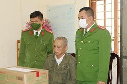 Thuê taxi lên biên giới mua 4kg ma túy đá