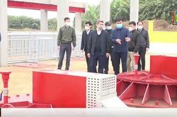 Kiểm tra lấy nước gieo cấy lúa Xuân tại Hà Nội