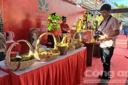 Ngắm những củ sâm Ngọc Linh tại phiên chợ sâm