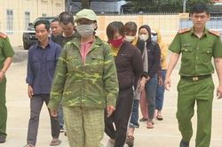 Bắt hàng chục con bạc sát phạt nhau trong rừng