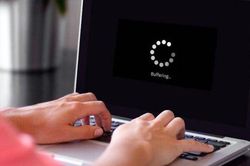Tình trạng Internet 'rùa bò' kéo dài đến bao giờ?