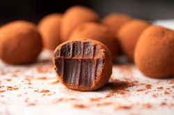 Làm chocolate truffle chỉ với 3 nguyên liệu cho lễ tình nhân