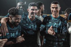 Al Nassr tặng bánh sinh nhật đặc biệt cho Ronaldo ngay trên sân tập