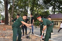 Đoàn viên, thanh niên Bệnh viện Quân y 175 ra quân hưởng ứng 'Tết trồng cây'