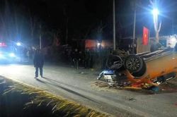 Ô tô bán tải va chạm liên hoàn với xe máy, 4 người chết