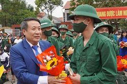 950 thanh niên Quảng Trị hăng hái lên đường nhập ngũ