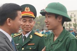 Nam tân binh mồ côi tình nguyện nhập ngũ