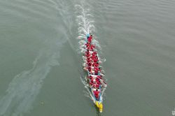 Hấp dẫn Hội thi chèo bơi tại Lễ hội Đền Vạn Lộc