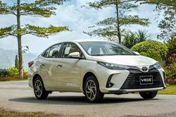 Loạt xe sedan giảm giá mạnh kéo khách đầu năm mới