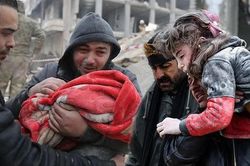 Nhói lòng những hình ảnh tan hoang sau thảm họa động đất ở Thổ Nhĩ Kỳ và Syria