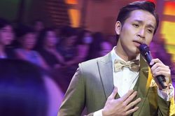 Hậu ồn ào với Nam Em, xôn xao khán giả đến xem đêm nhạc của Bạch Công Khanh hiu hắt đến lạ thường