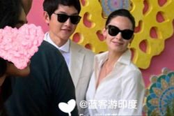 Lần đầu xuất hiện chung sau thông báo kết hôn, Song Joong Ki và vợ sắp cưới bị chê trông giống hai mẹ con