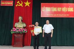 Đảng ủy Lữ đoàn 957, Vùng 4 Hải quân: Trao huy hiệu 30 năm tuổi Đảng cho đảng viên