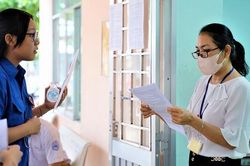 Số lượng kỳ thi riêng gia tăng, liệu có giảm gánh nặng thi cử cho người học?
