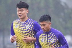 HLV Bandovic gặp riêng hàng thủ CLB Hà Nội trước trận với Công an Hà Nội