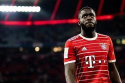 Sao Bayern thuê ca sĩ Opera để... hét to hơn