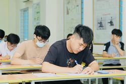 Tỉnh táo lựa chọn đăng ký dự thi kỳ thi riêng
