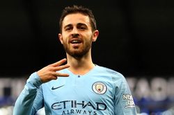 PSG và Barca 'tranh giành' tiền vệ của Man City