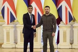 Tổng thống Ukraine Zelensky bất ngờ thăm Anh